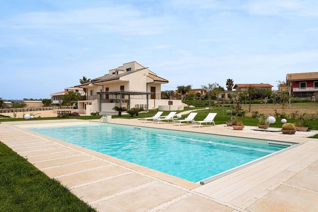 Villa Paradiso With Private Pool, Bbq Area, Huge Garden And Free Parking Модіка Екстер'єр фото